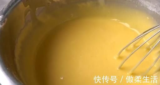 金黄色|不用烤箱，不用打蛋器，教你做蓬松的金黄色蛋糕