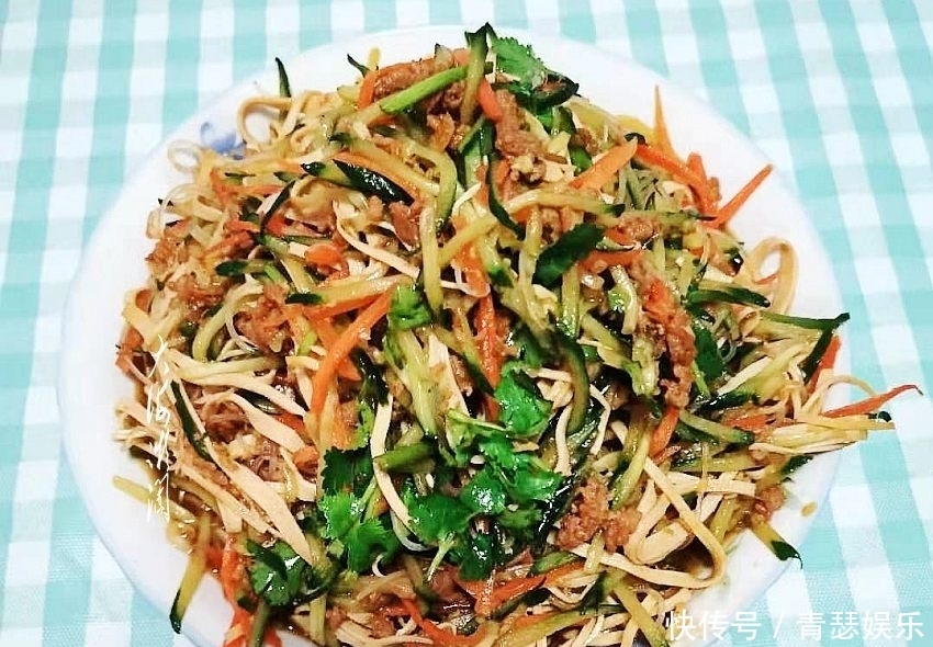 晒姐家年夜饭,十全十美10道菜,外加4道素菜,看到最后我服了