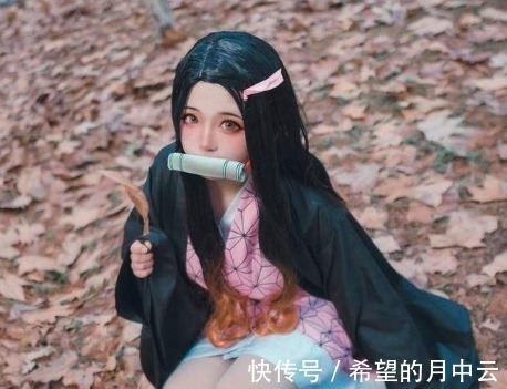 新一君|3种极端祢豆子cos，到底是女装大佬好看还是“祢豆子”好看