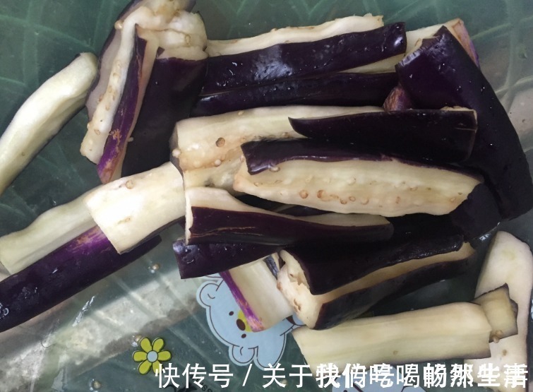 鱼香茄子|鱼香茄子别再炸了,学会1个技巧,茄子不发黑不油腻,软糯又入味