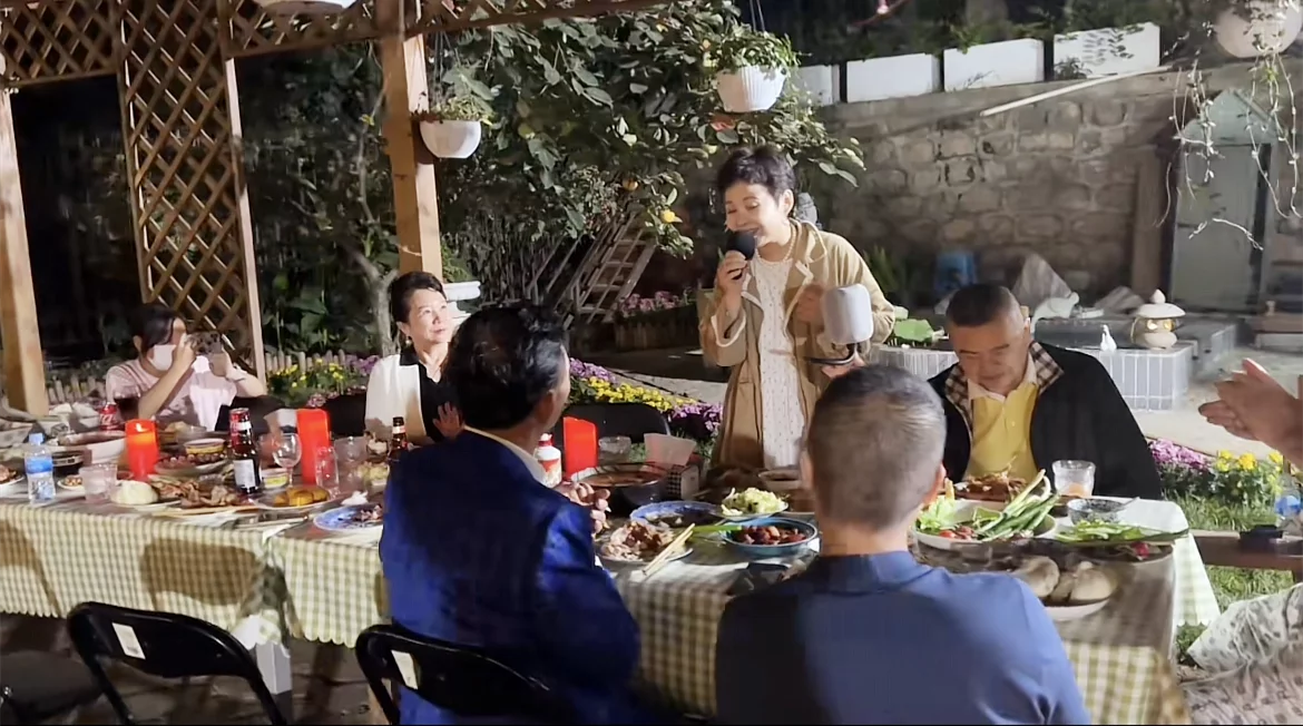 太常引·年龄花甲董文华