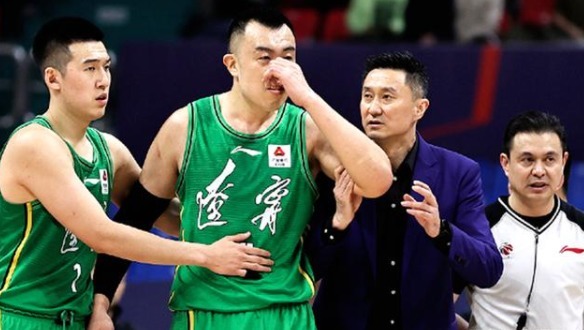 cb辽宁老将韩德君鼻梁骨折!外援威姆斯气焰嚣张,CBA还要留他吗?