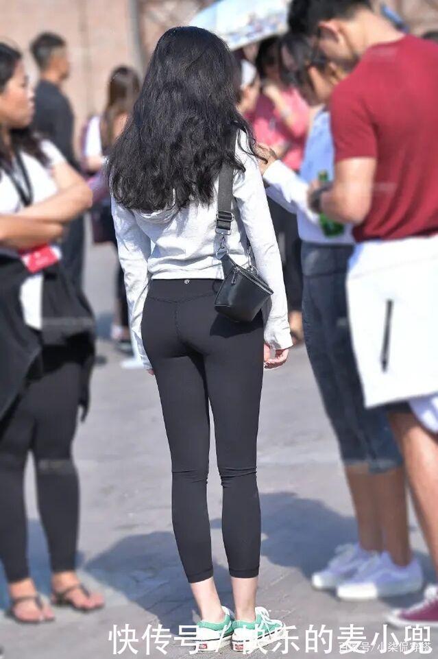 美女|活跃于街头的“健美裤”,将修身发扬光大,带你领略别样夏日!