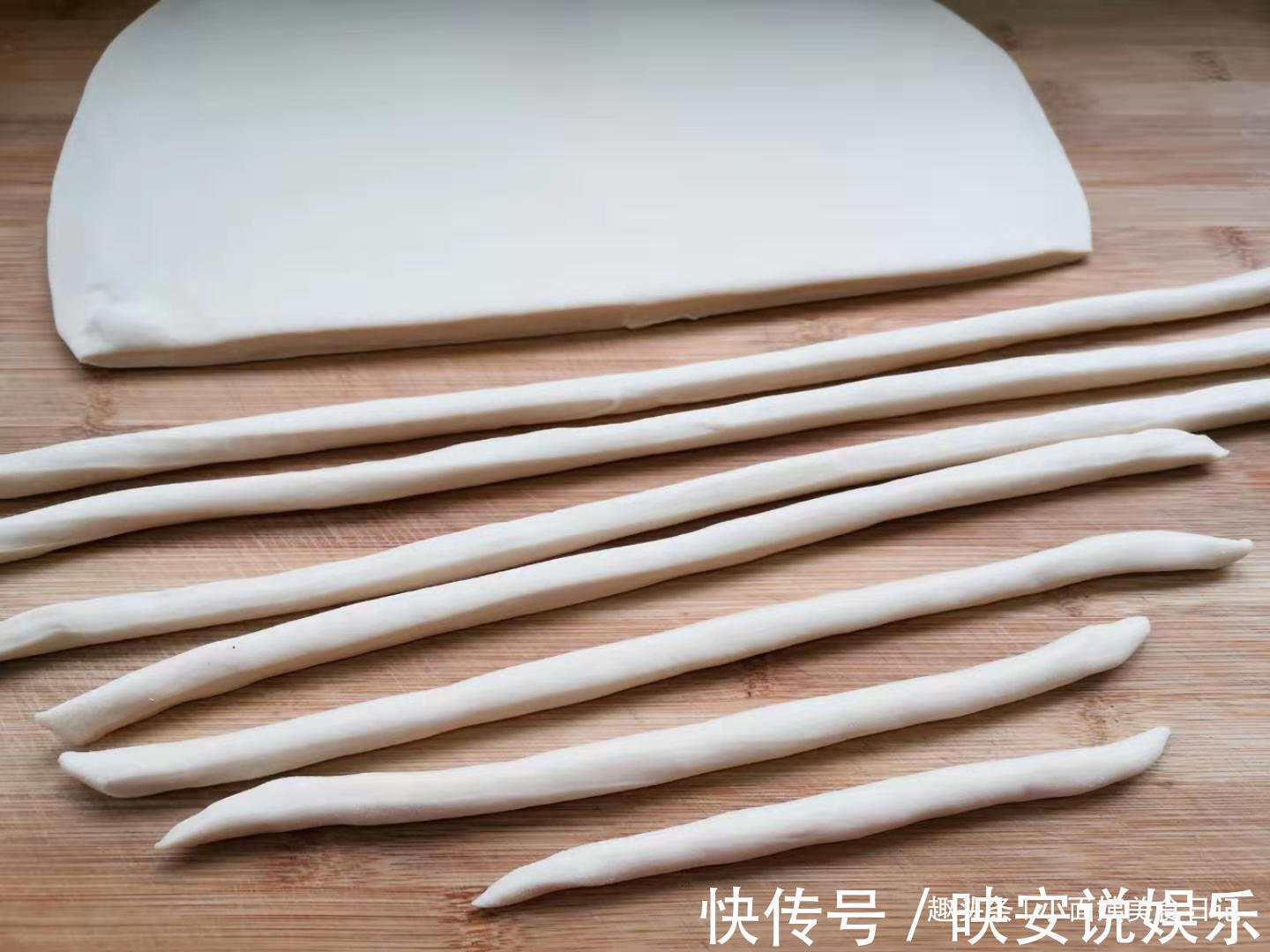 小面姨|面条以后别擀了,教你懒人做法,不用擀不用切,吃一次就念念不忘