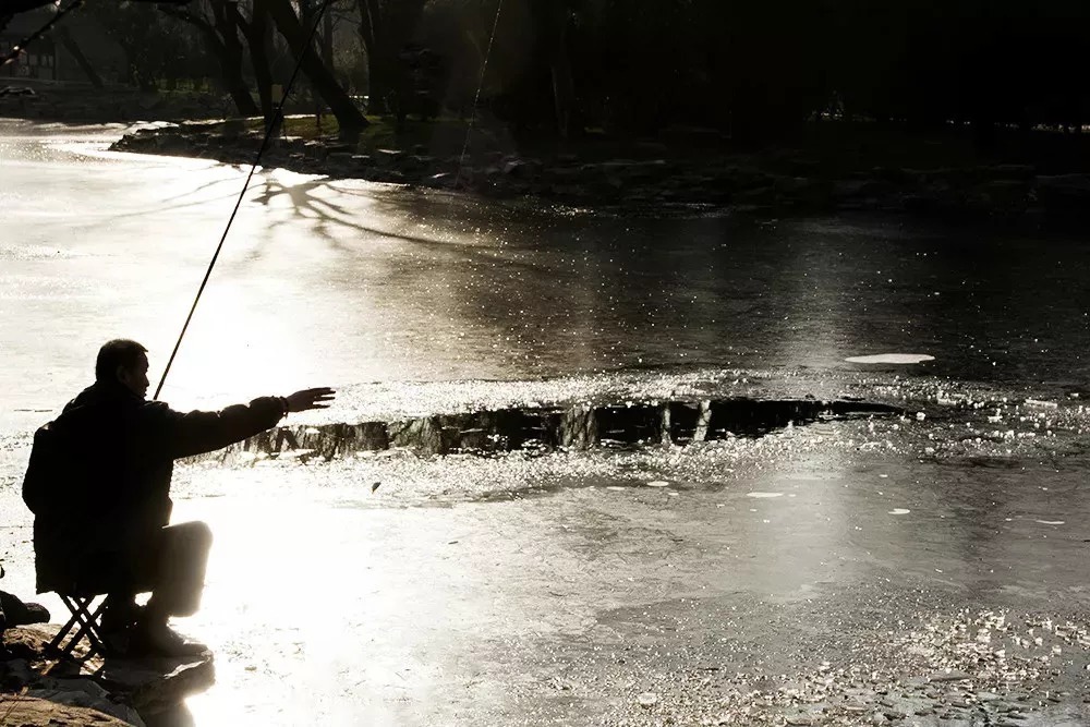 钓鱼时,在子线上卷铅皮,效果出乎意料的好