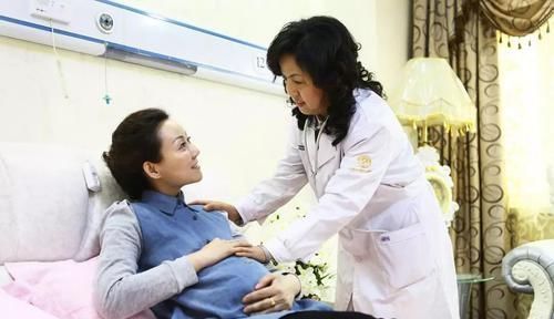 明星们|“我不要顺产”,23岁孕妇拒绝顺产,说出理由产科医生也无法反驳