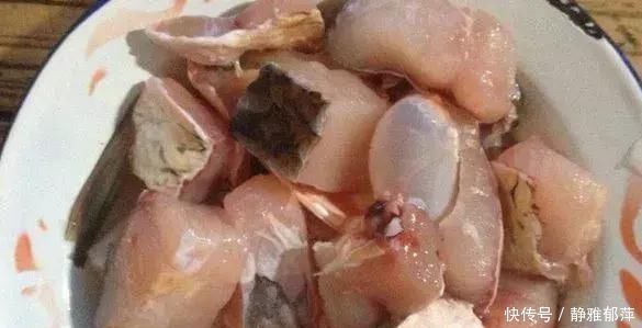 炸鱼块,别再挂面糊了,教你这样做,鱼块更酥脆入味!