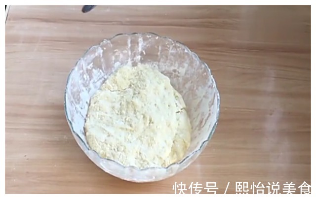 一块豆腐一把面粉，不红烧不炖汤，炸成丸子，我家一个礼拜吃四次