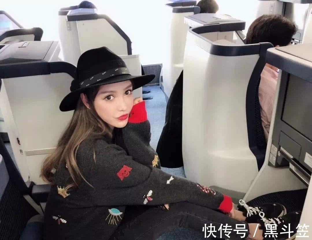 治疗 14岁时,我接受了母亲的治疗,我花了400万美元进行整形手术!