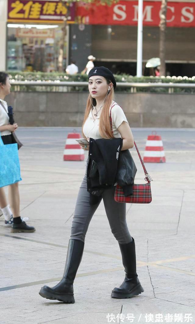 长靴 显高显瘦的牛仔裤搭配长靴,适合秋季节穿着,轻松穿出大长腿