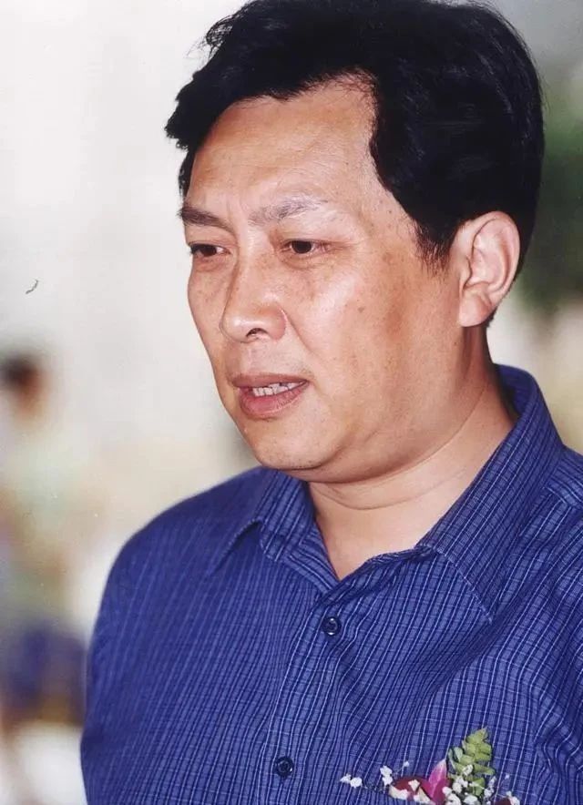 书法家|唐国强书法4个字,估价3000元,感觉是写字并非艺术