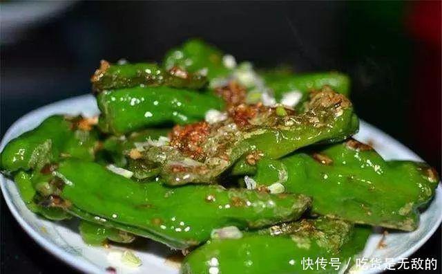 干锅|饭店大厨透露：做虎皮青椒，别直接下油锅！否则不“起皮”不入味