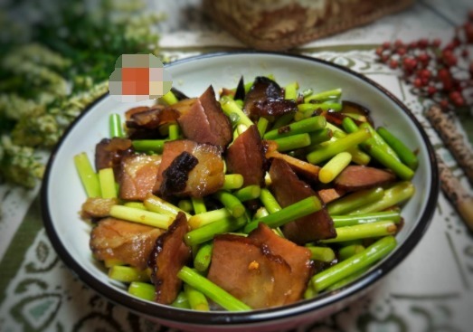 饭店最火的家常菜,10块钱不到,两三下就炒好,家人吃过都说好!