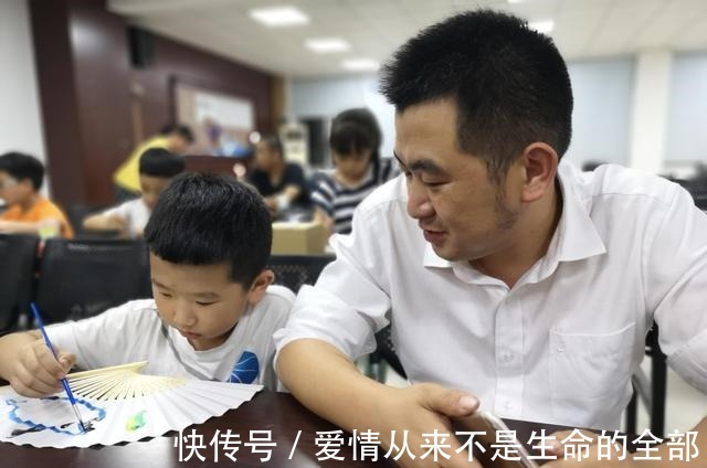 父母|李玫瑾有男孩的家庭,这3件事越“舍得”,孩子将来越有本事