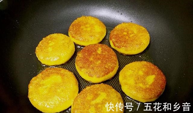 南瓜糊|外表金黄酥脆的糖心南瓜饼,软糯美味,是你不会后悔的选择!