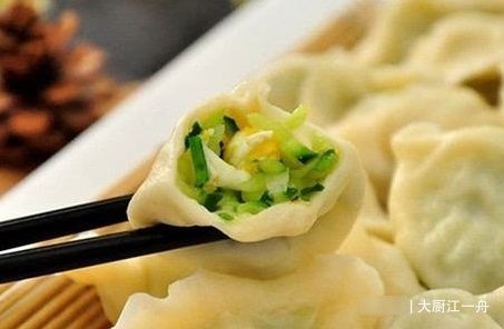 饺子|三伏天包饺子，白菜韭菜靠边站，我家就爱吃这馅，鲜嫩又多汁