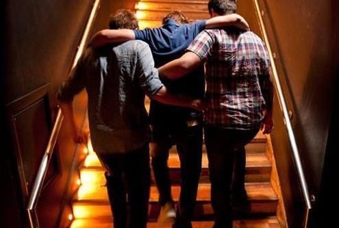 身体|男性每晚喝二两白酒，对身体有帮助吗？医生：分年龄分情况