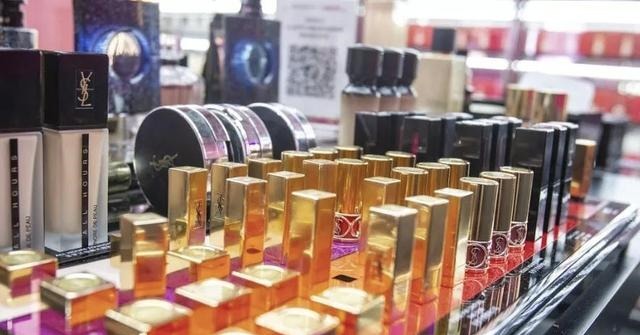疫情 口红销量售价双降,美妆博主百万梦成空,转型美食博主!