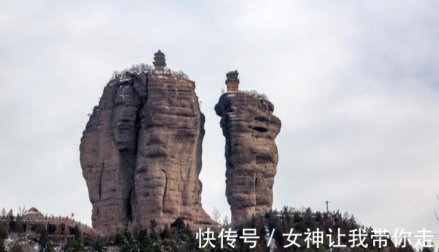 宝塔山|中国“最神秘”建筑：千年古塔建于40米岩石柱上，成未解之谜