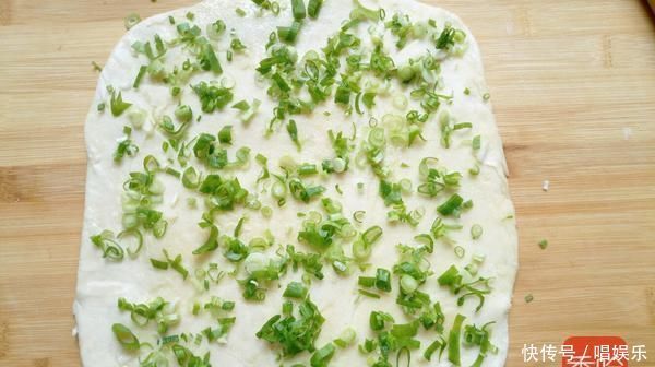 烧饼也能自己做,和面很关键,面软油酥香比买的还好吃