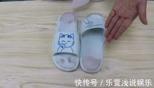 拖鞋穿久了“黑乎乎”的难清洗？学会这2招，拖鞋立马干净如新！