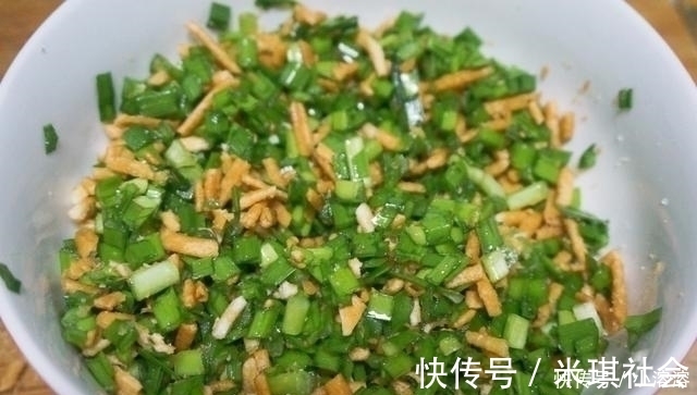 韭菜和它是绝配，不出汤，味更鲜，比韭菜鸡蛋的好吃，还不用活面