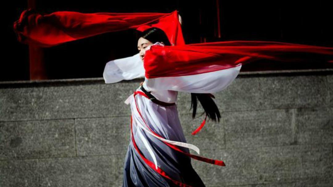 王国维很推崇的一首宋词,认为写尽了悲欢离合,道尽了相思之苦!