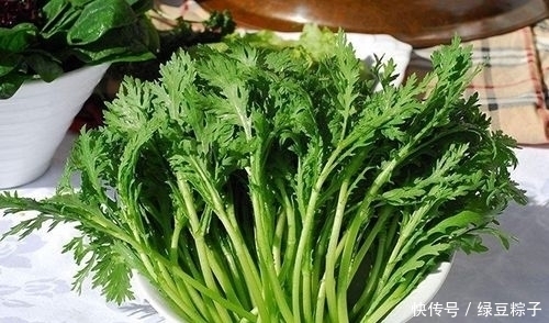 食用价值|茼蒿为什么叫“皇帝菜”?都有哪些保健功效?