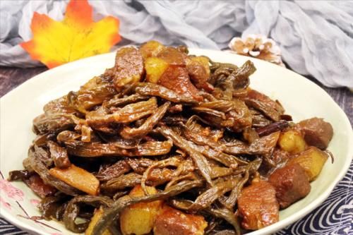 豆角|7月,此菜再不吃就老了,晒干后保存起来,冬天拿来炖肉吃太香了