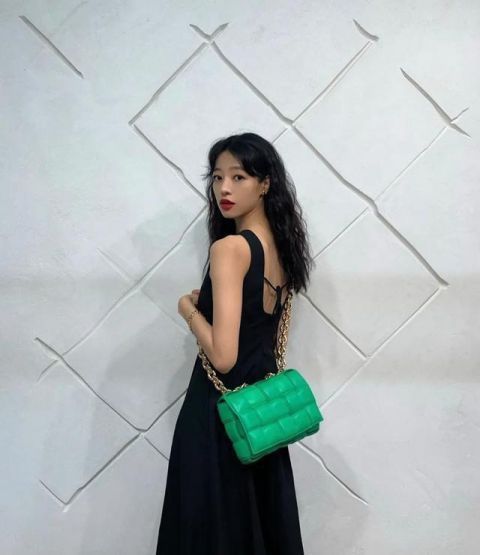 别再背烂大街的包了,今夏巨火的包包长这样