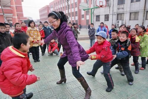 一只炸鸡的奖励冲上了热搜，优秀班主任的奖励让孩子干劲十足