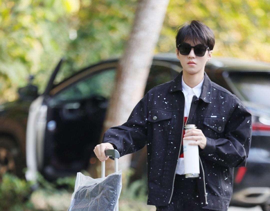 王俊凱節(jié)目中滿嘴跑火車，嘉賓的表情一言難盡，堪稱綜藝名場面！