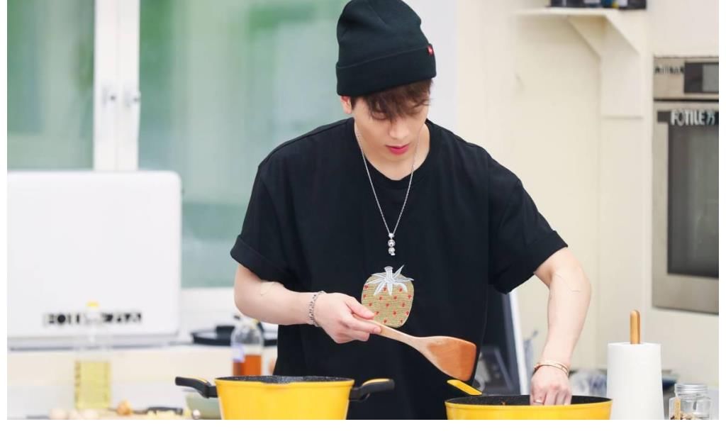 档综艺节目|新一季《拜托了冰箱》改版，收视率不佳，王嘉尔何炅也扛不起来？