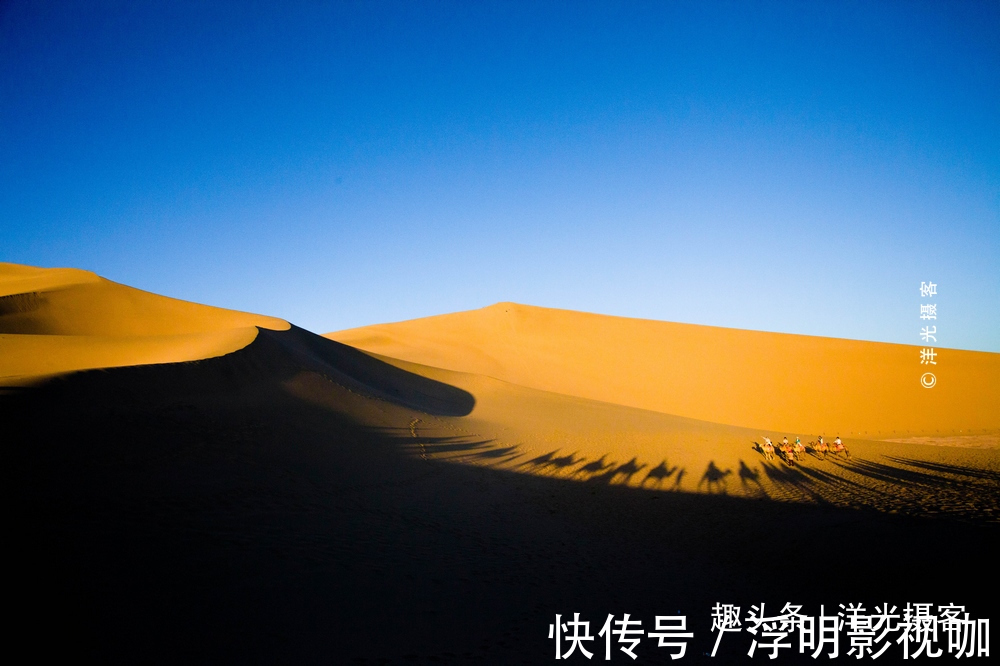 敦煌|褪去铅华，鸣沙山上静候最纯净的敦煌驼铃日出