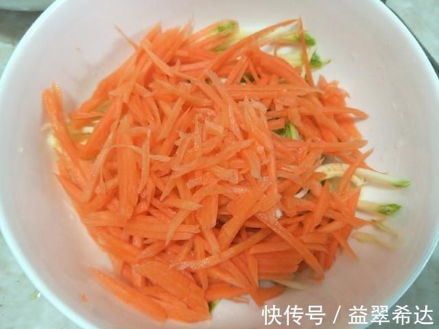 馅料|天冷吃菜盒子，就选西葫芦馅，不出汤味道好，软嫩香浓孩子爱吃