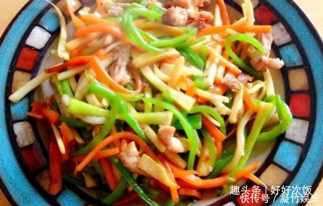 年夜饭菜谱:茭白炒肉丝,酱香豆腐,茄汁海鲜菇,香葱土豆