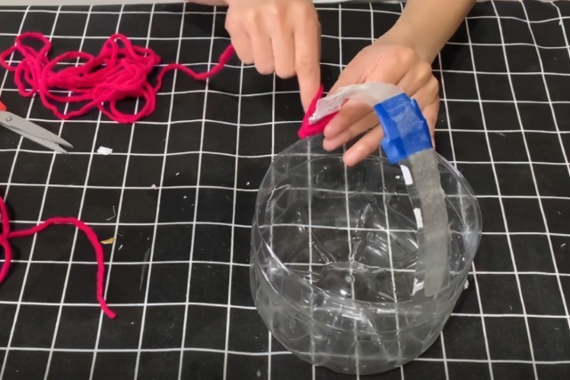 毛线|空油桶可真是个“宝”,把毛线缠在空油桶上,全家人都要抢着用!