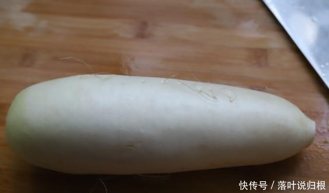 炒鸡蛋别只会用西红柿，换个食材，润肺生津，老人孩子都爱吃