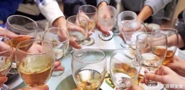 油腻食物|高血压别担心，日常牢记：7个“动作”，轻松稳定血压不飙升