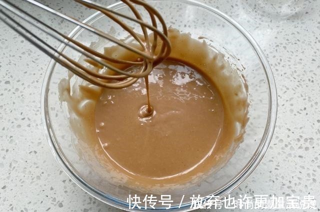 自制香浓的可可蛋糕卷，做法简单又方便，怎么卷都不开裂