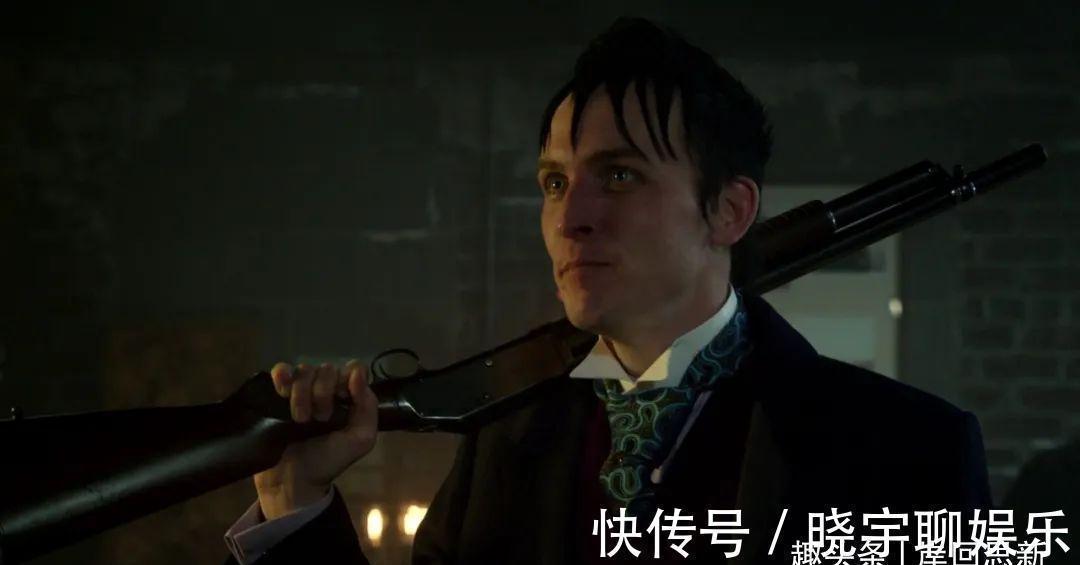 Coser|动漫Coser认为自己是哥谭企鹅人,误杀好友,保释后仍拍短视频