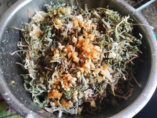 排出|藏在路边“护肝菜”，每天吃一盘，排出毒素，口臭没了，肝脏健康