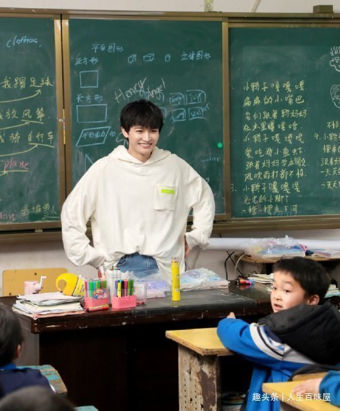 布鞋|万里走单骑：跟随“布鞋男团”成员探寻老司城，网友们，周深来了