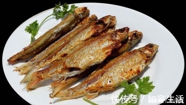 煎鱼时,不要只加食盐,多加一个步骤,煎出的鱼不粘锅也不破皮