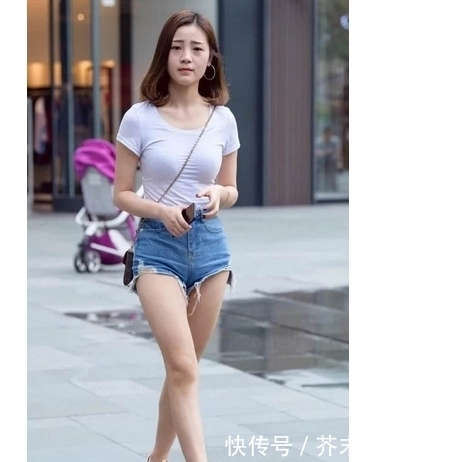 妩媚|街拍:自信高冷妩媚的妹子,造型看起来更有魅力!