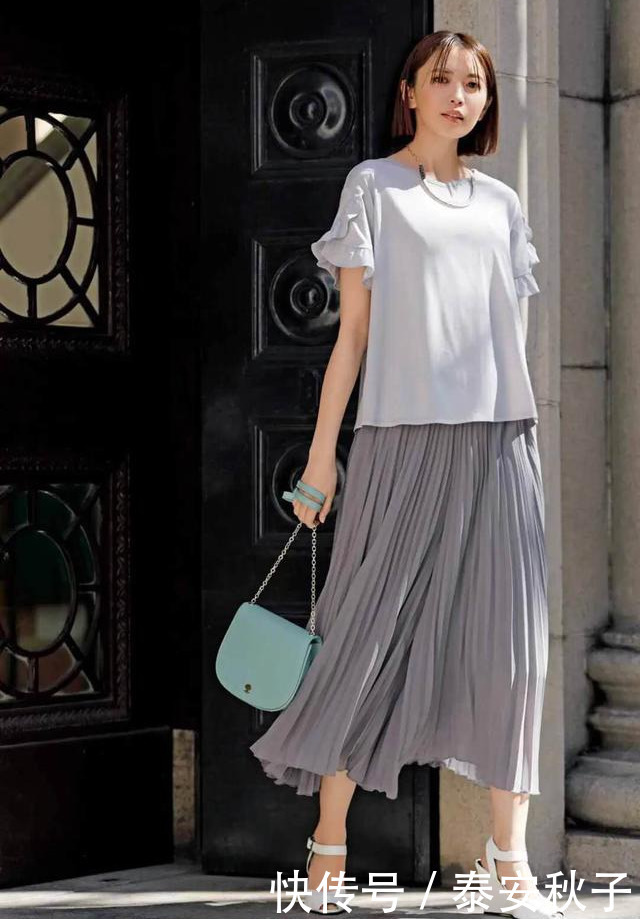 肩头处|天气太热怎么穿?美女教你夏日穿搭“小心机”:既清凉、又时尚!