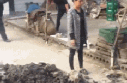 |搞笑gif:这是谁设计的,设计师快给我出来