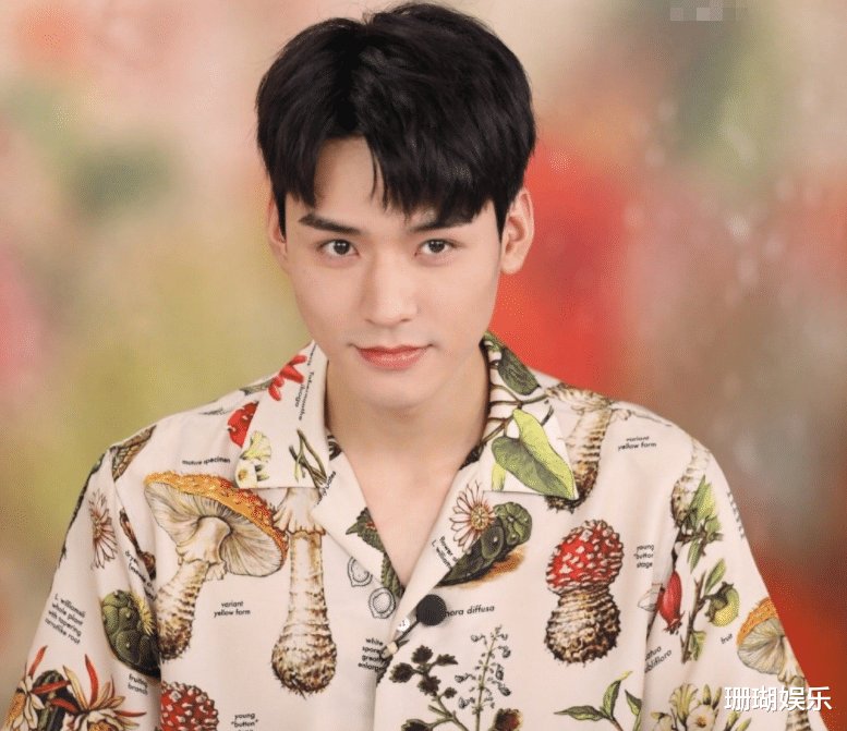 中餐廳|龔俊綜藝錄制生圖，無精修無美顏狀態(tài)真實，顏值讓人看傻眼