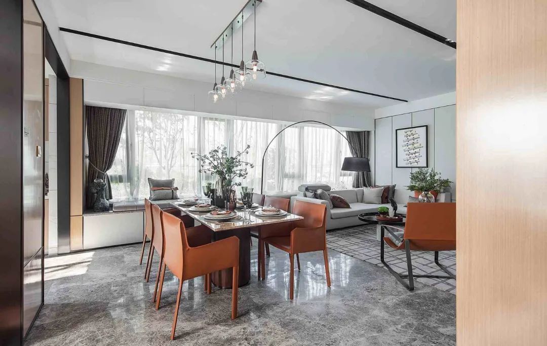 布置|122㎡现代时尚,心灵手巧的女主,在家布置工作台,做起针线活