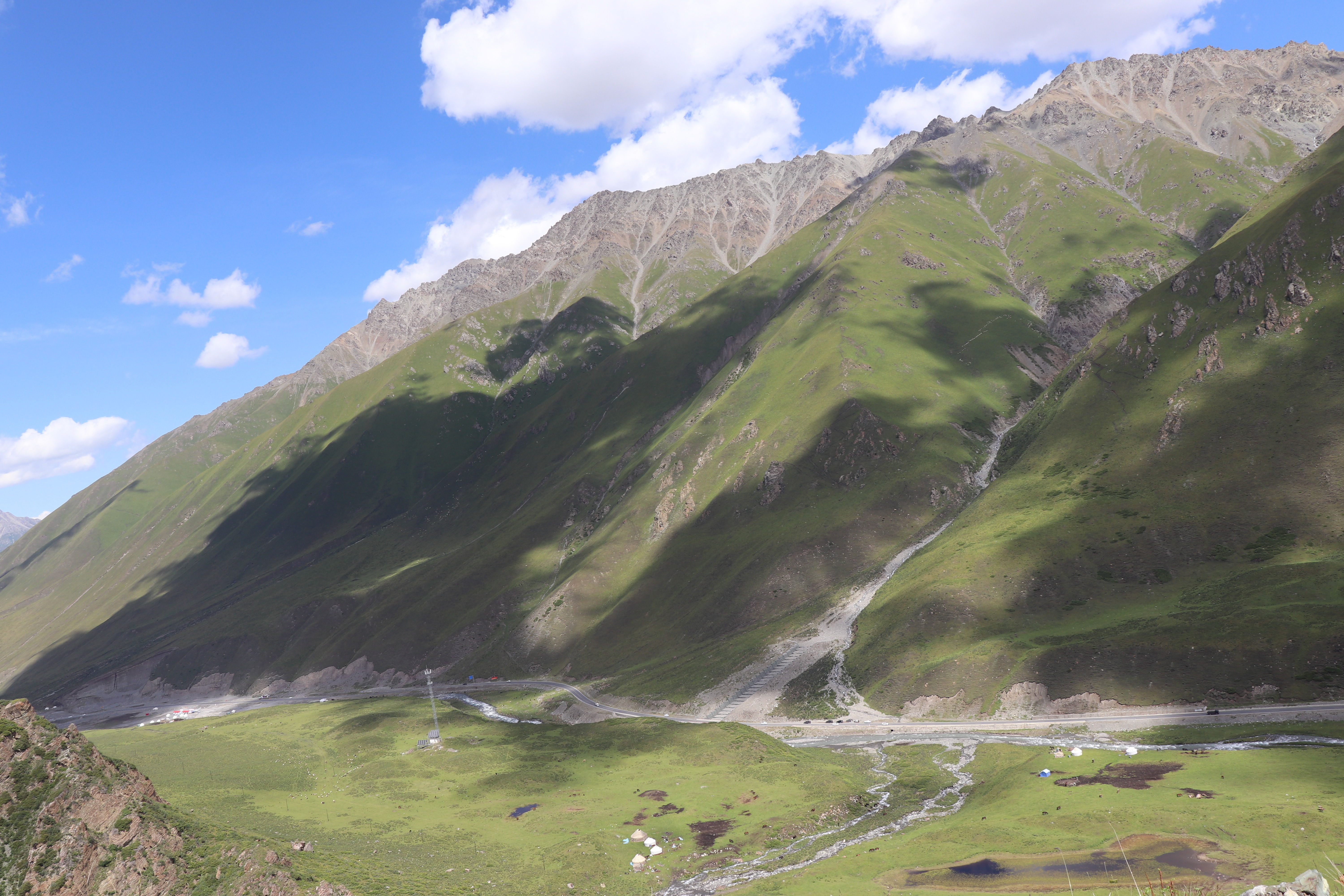 自驾独库公路，饱览天山风情